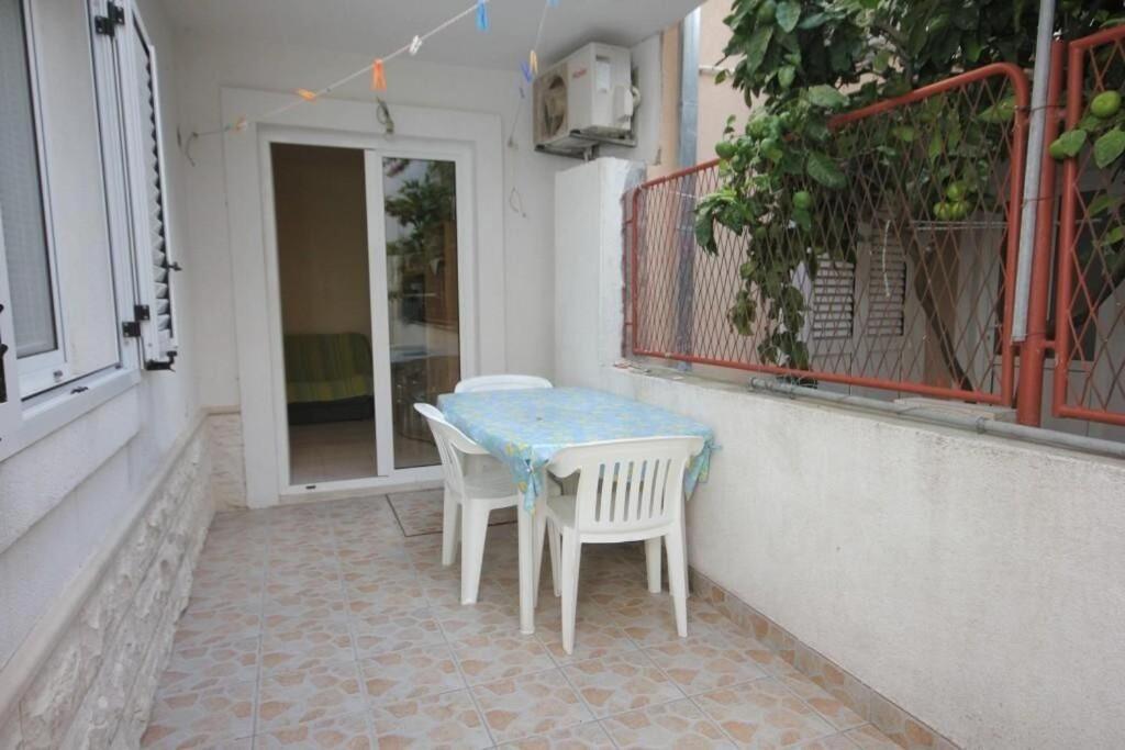 Apartments Zoki - Great Location Close To The Sea Vis Exterior photo