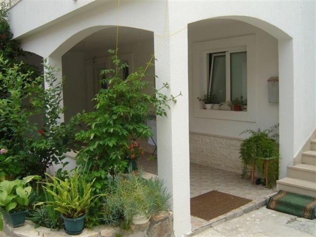 Apartments Zoki - Great Location Close To The Sea Vis Exterior photo